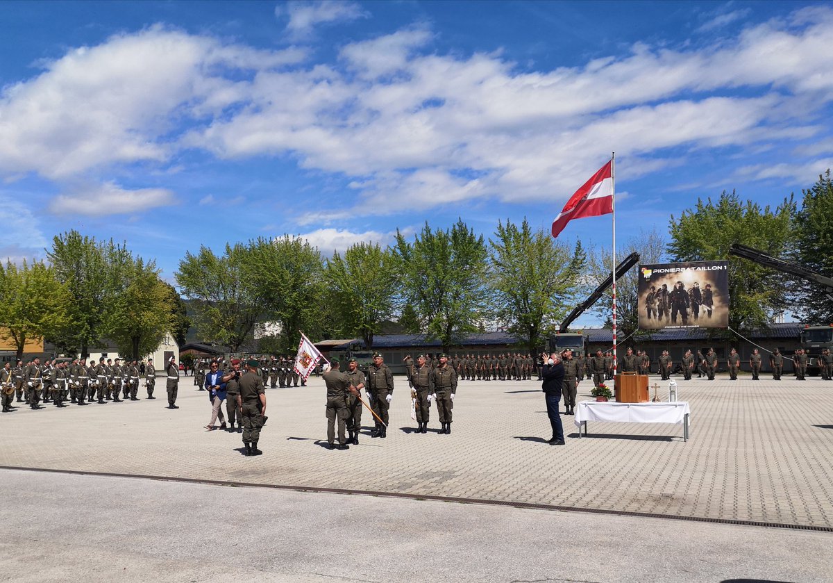RaggerDietmar's tweet photo. Traditionstag und Kommandoübergabe beim Pionierbataillon 1 der "leichten" 7. Jägerbrigade in der Villacher Rohr-Kaserne #bundesheer #7jgbrig #pib1 #tradition https://t.co/RWRYGX4OuG