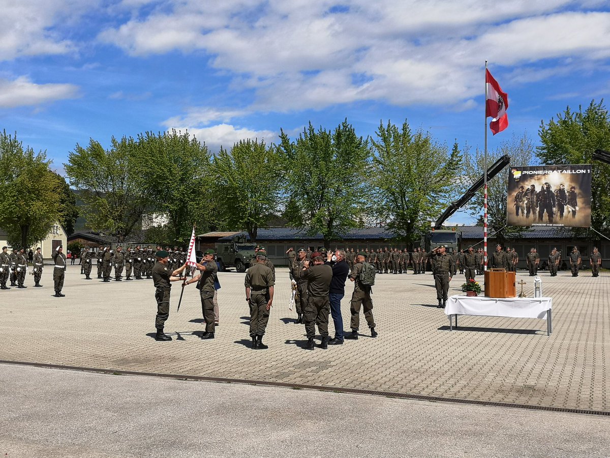 RaggerDietmar's tweet photo. Traditionstag und Kommandoübergabe beim Pionierbataillon 1 der "leichten" 7. Jägerbrigade in der Villacher Rohr-Kaserne #bundesheer #7jgbrig #pib1 #tradition https://t.co/RWRYGX4OuG