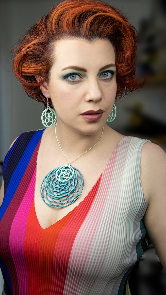 KatzCreates's tweet photo. It seems I have finally gotten to add to my collection of High Femme 3D Printed Fashion and remind y'all once more that I can be very ✨glamourous✨.

The best part? It's all the same model, altered into three different variations before slicing and printing. 

**Thread!** https://t.co/4otCjd8Ttd