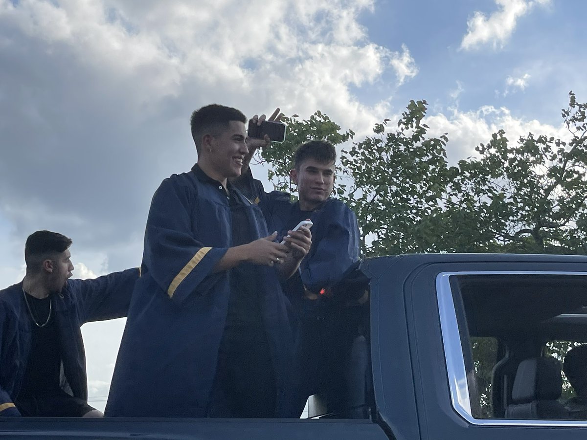 Proud of all of you #Classof2021 💙💛👏🏽🎉🎓🦅👨🏾‍🎓👩🏻‍🎓
