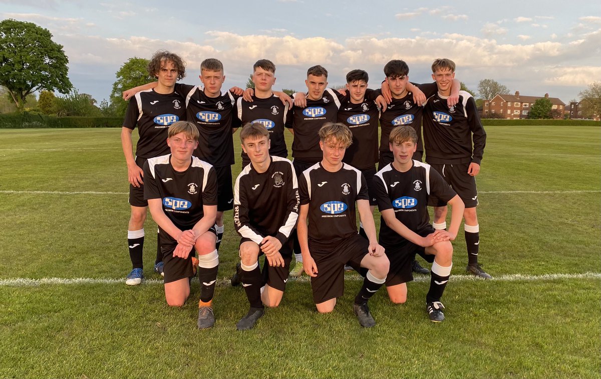 The last training session of the season for <a href="/NewcastleTownFC/">Newcastle Town FC</a> U16s MJPL team. A really great set of lads who we are proud to support ⚽️#grassrootsfootball #staffs #ukmfg