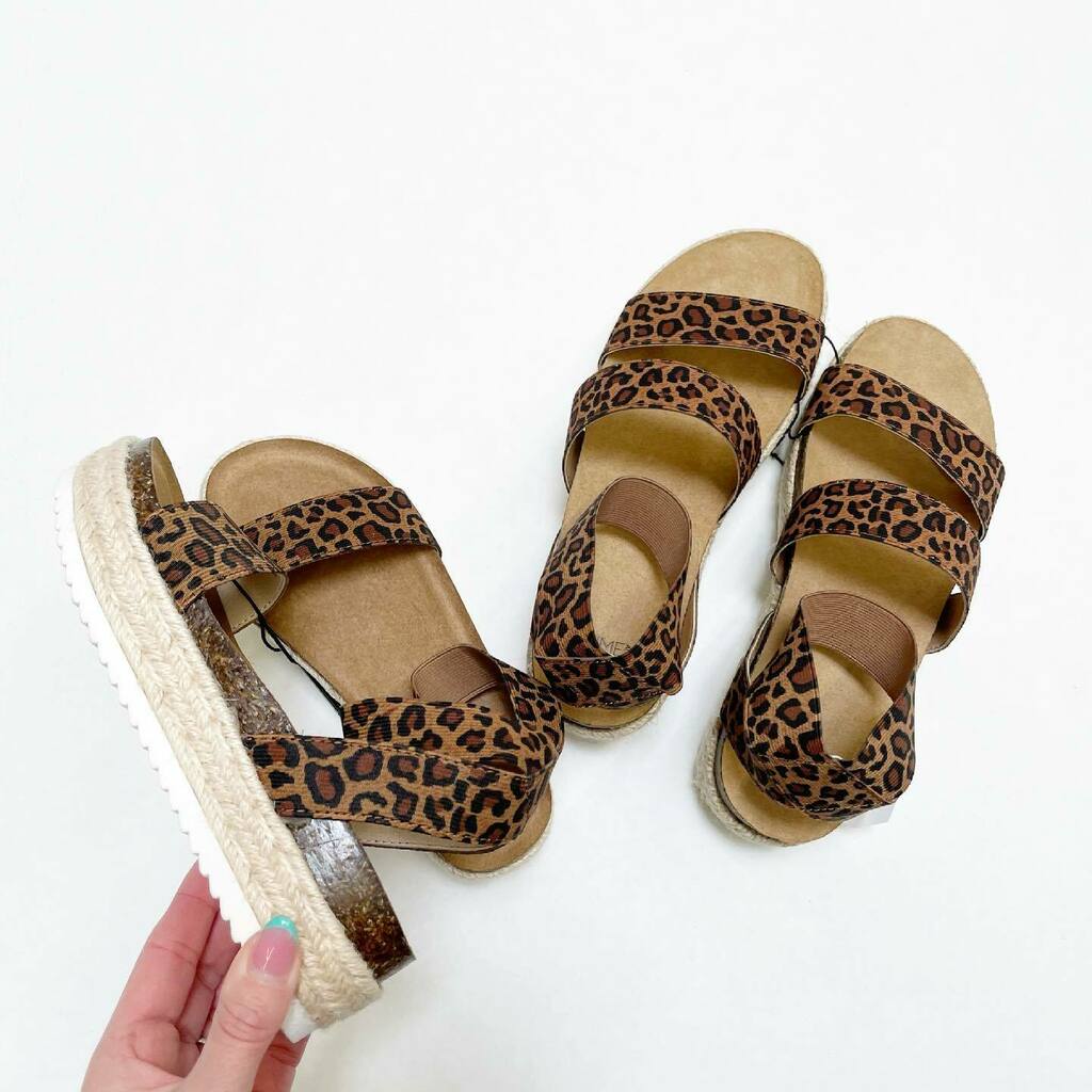walmartfinds's tweet photo. Mommy &amp; me matching sandals!🐆 Match with your mini with these stylish and cute leopard print flatform sandals! Time and Tru sandals are $19.98 and come in more color options. Wonder Nation sandals are $14.88 and come in girls sizes 12-6. I’ve linked … https://t.co/6pX1wKUWzc https://t.co/w75eOnXtw9
