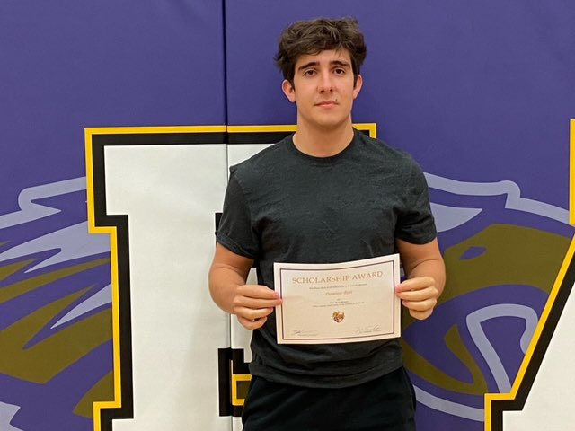 mfitch001's tweet photo. Congrats to the four basketball players that received this year’a @avonaba44011 scholarship!! @ColinLadegaard @dom_rini4 @APeganoff @cgeiger25 @avonbasketball @avoneagles https://t.co/p39EjBjPTa