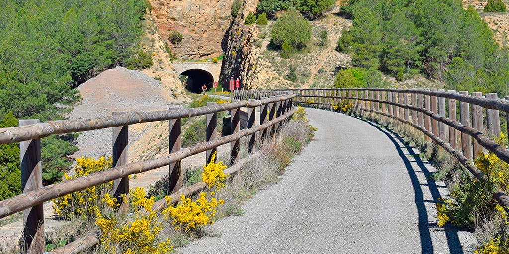 SpainInCanada's tweet photo. We present to you the cyclist's paradise: the Ojos Negros Greenway! 🚴🏻  Did you know it is the longest in #Spain with over 150 km between #Teruel, #Castellón and #Valencia? 😯

👉https://t.co/a8sxbkVIWX 

#YouDeserveSpain #SpainWillWait #SpainSports @aragonturismo @C_valenciana https://t.co/GiZ2NIN2gg