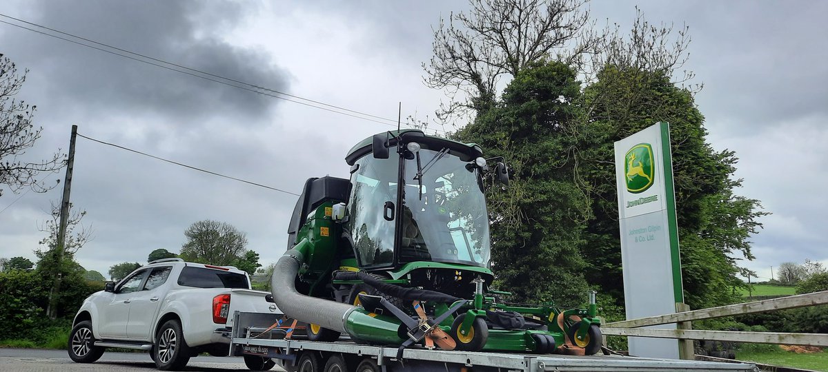 RickyNei11's tweet image. Local customer about to take delivery of his new @JohnDeere 1585 mower. Fitted with a 72" deck, 900L collection hopper, full glass cab, aircon and BT radio. #strengthreliability #professional
Have a great weekend folks 😀