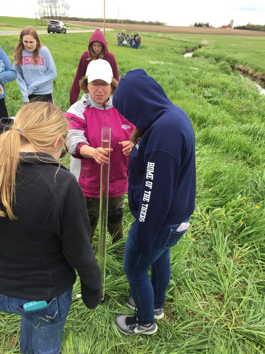 Saying thanks to Judy Hartl and the Groundwater Guardians!  Judy has worked to educate on the importance of water quality and how to maintain a healthy stream ecosystem.  

Thank you Judy and the Groundwater Guardians!  #FlashbackFriday #TigerStrong #Environment 🐟