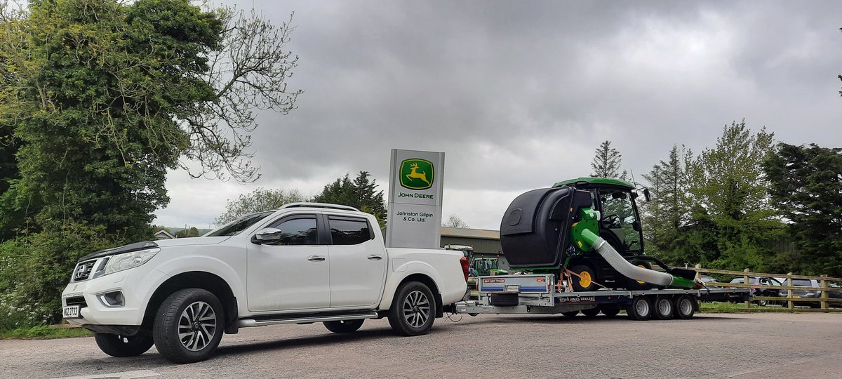 RickyNei11's tweet image. Local customer about to take delivery of his new @JohnDeere 1585 mower. Fitted with a 72" deck, 900L collection hopper, full glass cab, aircon and BT radio. #strengthreliability #professional
Have a great weekend folks 😀