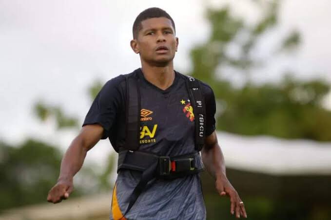 RecNumeros's tweet photo. @Meusport Márcio Araújo 20/21

⚔️ Jogos: 10 (4 titular)
⚽️ Gols: 0
👟 Assistências: 0
🥅 Finalizações: 0.2
🆗 Passes certos: 87% 
✅ Desarmes: 1.1 
🗡 Disputas vencidas: 63% https://t.co/Rvae6VipLg
