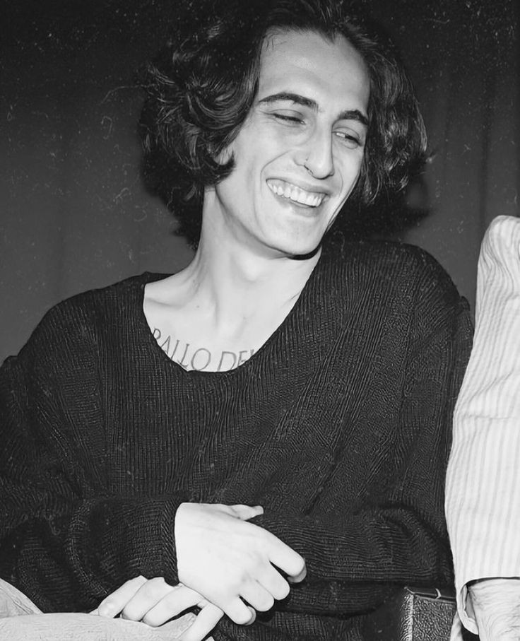 E2ejKvuXwAAClVd?format=jpg&name=medium