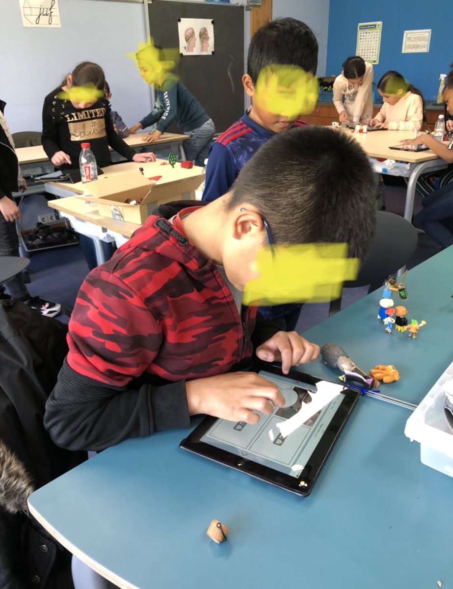 RianVisser's tweet photo. Wauw! Hoe komt u aan zoveel iPads? De leerlingen hebben vandaag genoten van het maken van stripverhalen. “Juf, wilt u morgen weer komen?” Morgen is het zaterdag, maar ik heb beloofd dat we volgende week nog zo’n les doen. Bedankt @onlineSacha https://t.co/qAHBZsogUS