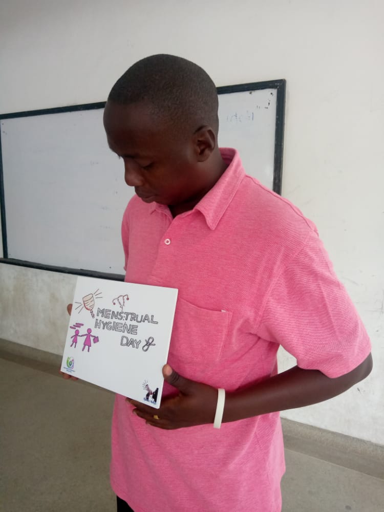 ObieroAtiang's tweet photo. This man Omuga @Charlesalexn standing up with the girl child as we commemorate The World Menstrual Hygiene Day 2021
@AjendaKenya
@pcommunityinit1
#MHD2021 #PeriodNiNormal https://t.co/vrUGqG9fW6