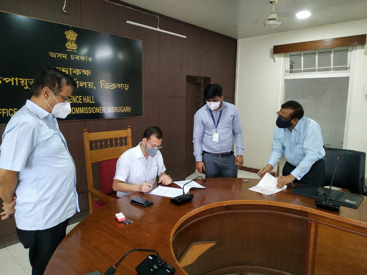 aaidibairport's tweet photo. #AAICares #IndiaFightsCorona 
AAI Dibrugarh @aaidibairport today signed Memorandum of Agreement with Deputy Commissioner, Dibrugarh District @dc_dibrugarh to provide Two Critical Care Ambulances for support in pandemic times and more under CSR scheme of @AAI_Official .
@aairedner https://t.co/gG0LJVjPfh