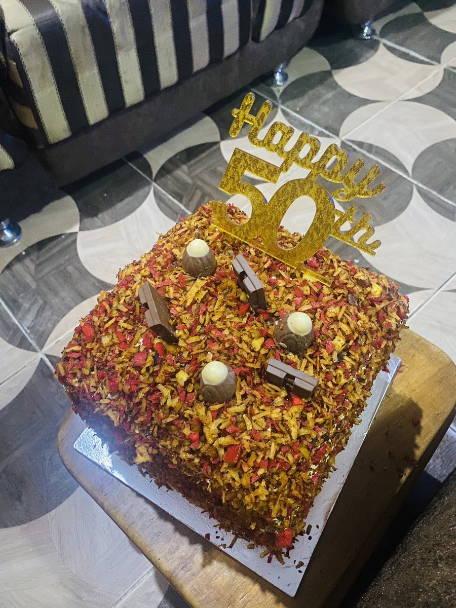 Abiso_la's tweet image. My mom baked a coconut cake😍 and told me to help her get customers on Twitter..  so pls help retweet🥺🙏🏽

The process                   The outcome