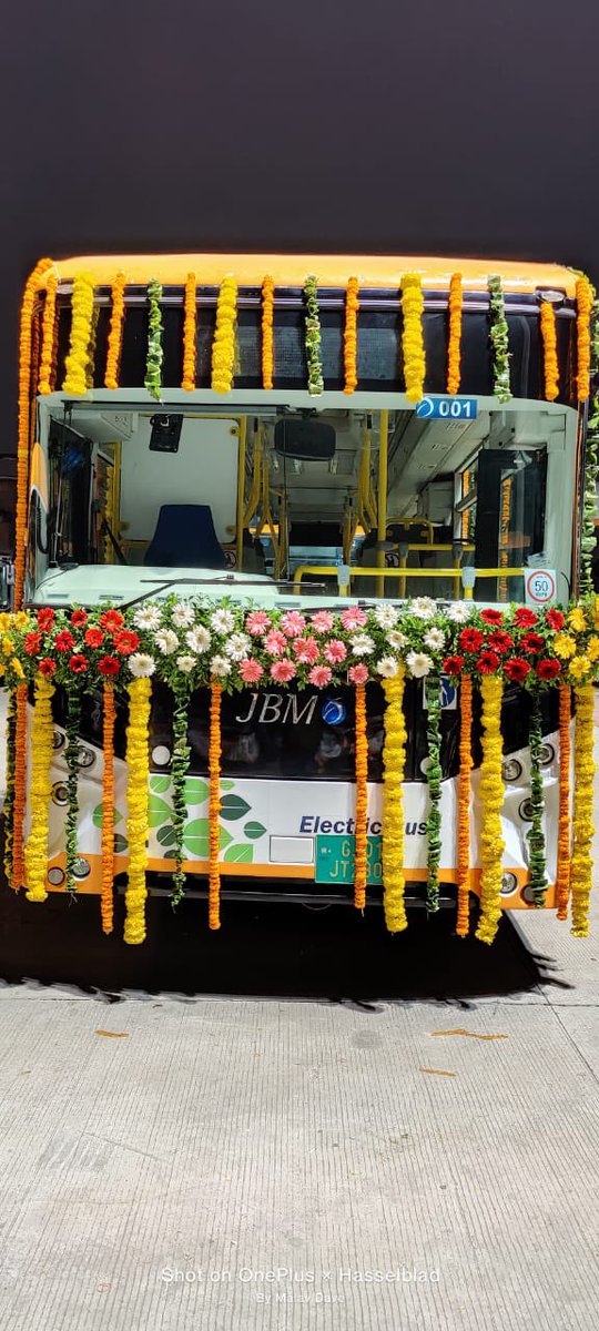 Mukeshias's tweet photo. AMC
Hon’ble CM today flagged and added 50 electric Buses in fleet of BRTS taking total electric buses fleet to 100. https://t.co/Gtu3r4EPgu