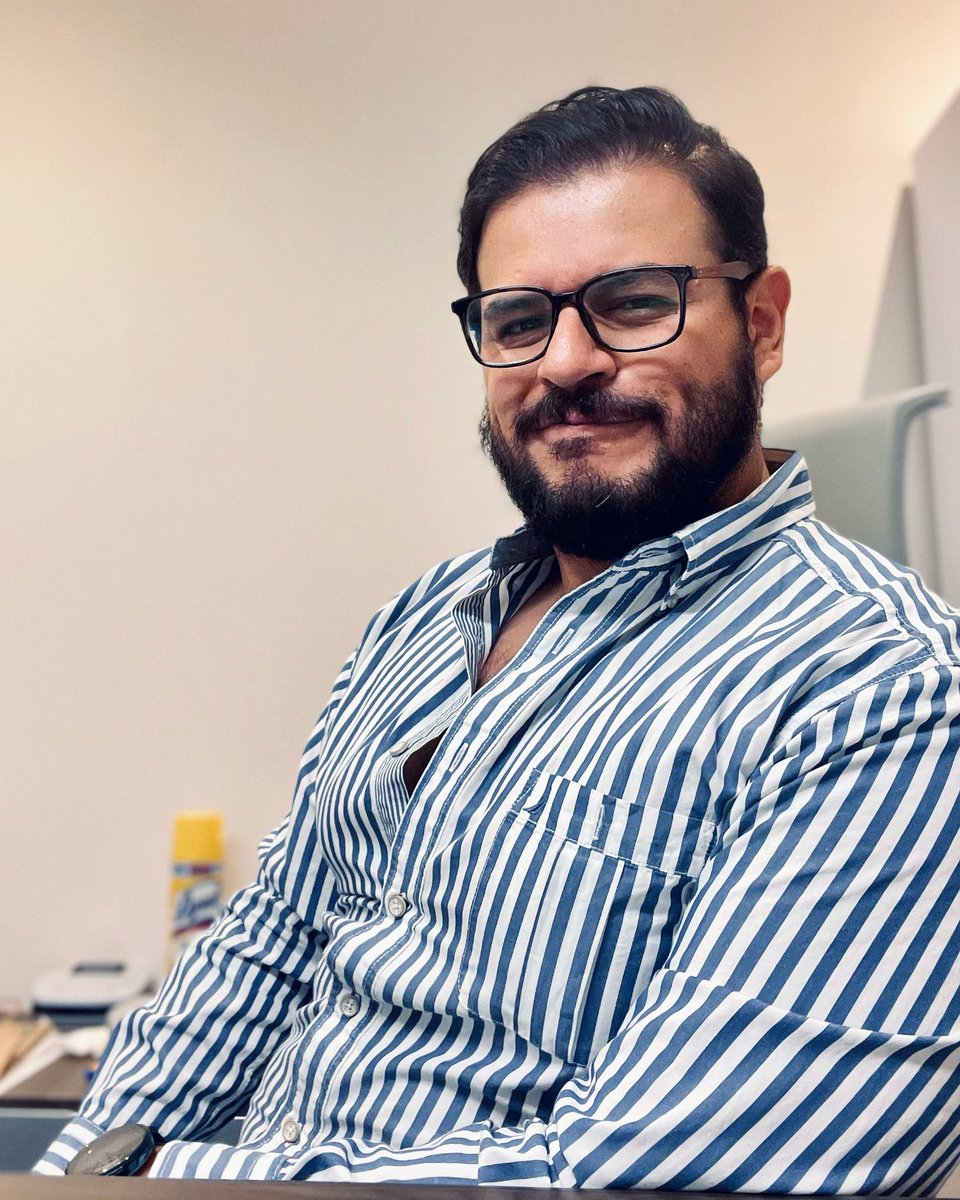 rafisconqueso's tweet photo. Buenos días ! 🌞 🧔🏻
Se acuerdan de chopear el pan ? A pues y viene mi cuernito 🥐 y mi chocolate caliente 🥛
#enlaoficina #chopeando #panychocolate #iniciodefindesemana #barbon #selfie #viernes #friyay #man #thicklife #thickman #stripes #goodvibes https://t.co/jCfPZGKWNs