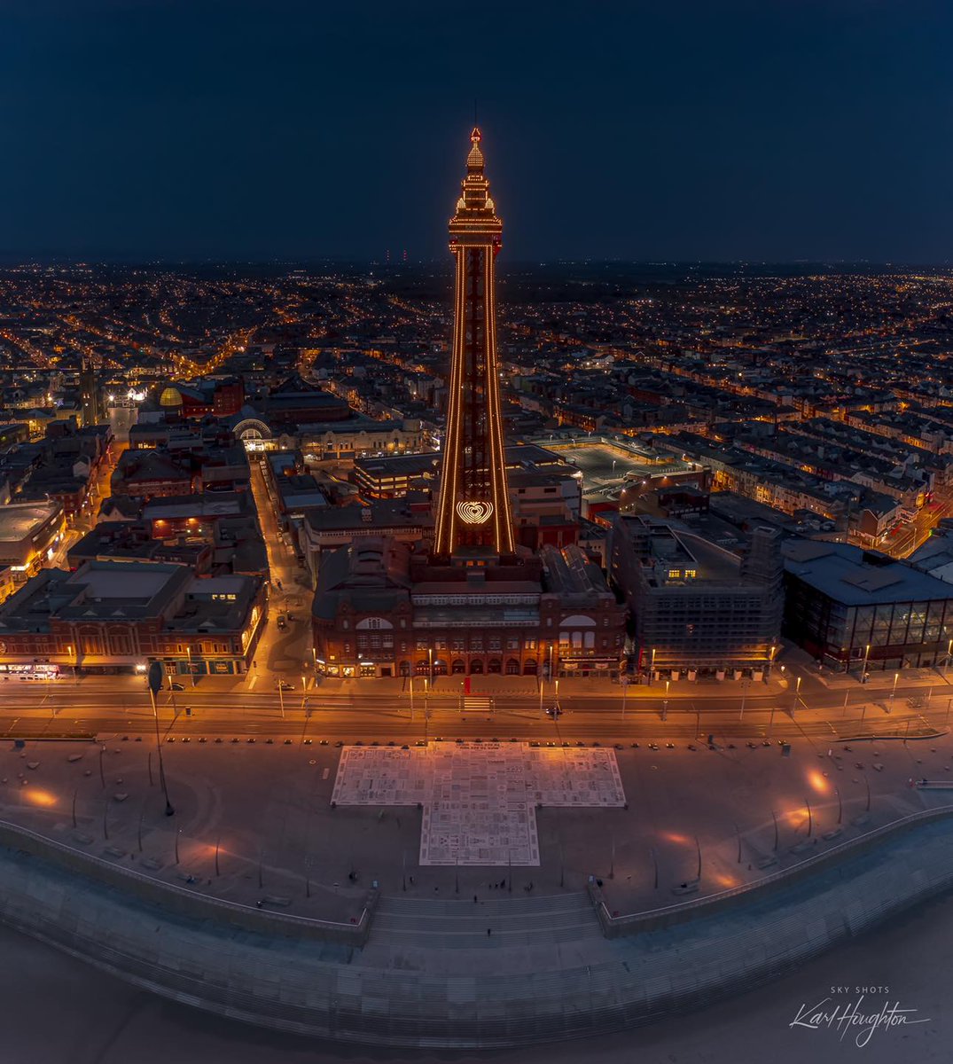 visitBlackpool's tweet photo. Tonight and tomorrow, we’re lighting up @TheBplTower in tangerine to mark @BlackpoolFC reaching the @SkyBetLeagueOne Play-Off Final at Wembley.
We wish the club all the best for tomorrow’s big game! We’re all rooting for you! 🍊 #UTMP #backingblackpool
📷 Karl Houghton (left) https://t.co/7oE761CnyY