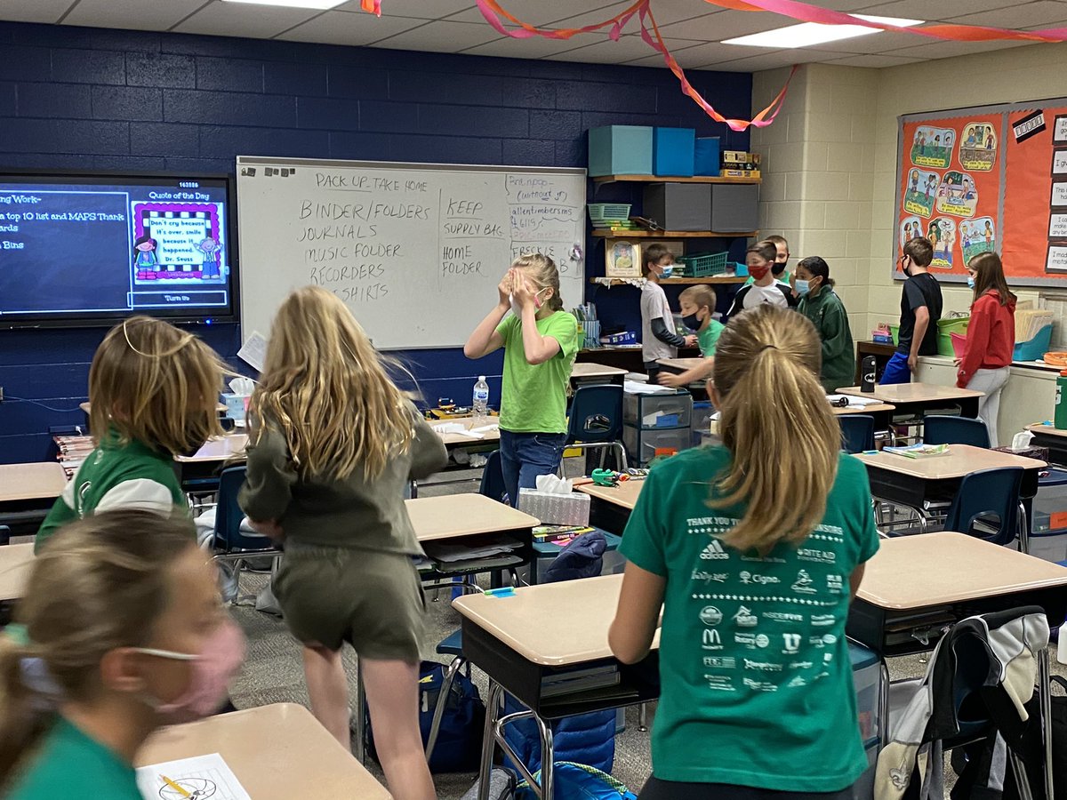 awlsmo's tweet photo. The rain βοΈ canβt wash away our Last Day Blast fun! THANK YOU SO MUCH TO MAPS for making a quick rain plan! So many cool activities and volunteers! #MAPSRocks #Lastdayfun #pureenjoyment https://t.co/77Lo1JYGsD