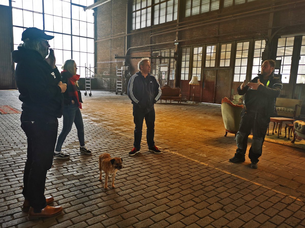 Sulla Strada, een intieme voorstelling in een immense hal. Balanceren op het randje, maar dat is Blau Hunder wel toevertrouwd. 1e locatiebezoek over de (on)mogelijkheden van dit industrieel erfgoed. Niets is vanzelfsprekend. Vanaf 7 oktober in De Sluisfabriek in Drachten!