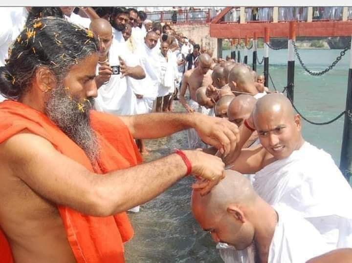 BSomasundharam's tweet photo. ये वही ठग हैं जो 1 हजार युवा संन्यासियों को पतंजलि योगपीठ में तैयार कर रहे हैं, जो वेद ,गीता ज्ञान के साथ आधुनिक विज्ञान में महारथ हासिल करेंगेl
जय सनातन जय आयुर्वेद 🚩🚩
#WesupportBabaRamdev 
@mprashmi2025 @pansare11 @AditiSukhtankar @SanatanSanstha https://t.co/FRKcRaasHj