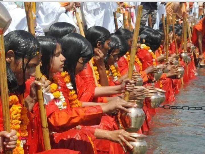 ये वही ठग हैं जो 1 हजार युवा संन्यासियों को पतंजलि योगपीठ में तैयार कर रहे हैं, जो वेद ,गीता ज्ञान के साथ आधुनिक विज्ञान में महारथ हासिल करेंगेl
जय सनातन जय आयुर्वेद 🚩🚩
#WesupportBabaRamdev 
<a href="/mprashmi2025/">MPR</a> <a href="/pansare11/">Arvind Pansare</a> <a href="/AditiSukhtankar/">Aditi P S</a> <a href="/SanatanSanstha/">Sanatan Sanstha</a>