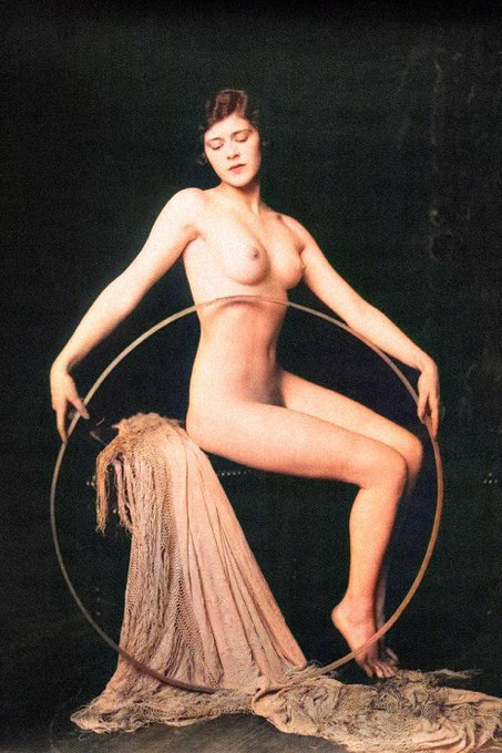 #VeilleDuCul Pornhub s&rsquo;est lanc&eacute; dans la restauration artistique (avec colorisation via IA) de vieux<a href="/tag/veilleducul"class="tags">#VeilleDuCul</a>