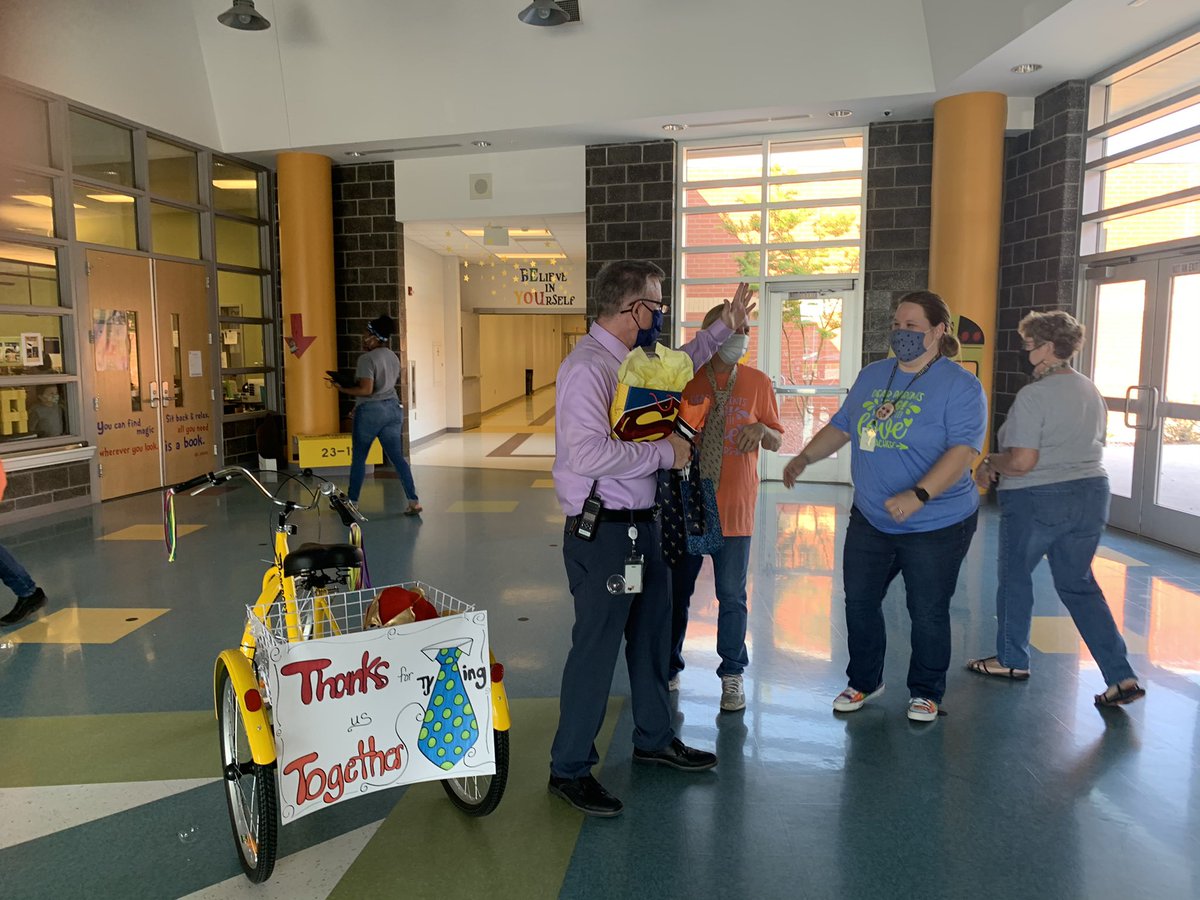 MVEMustang's tweet photo. Students & staff celebrated Mr. Cassidy this morning by wearing ties and lining the hallways. 🚌🧡#NextAdventure #MiddleSchoolAP https://t.co/qhM7EBcpoz
