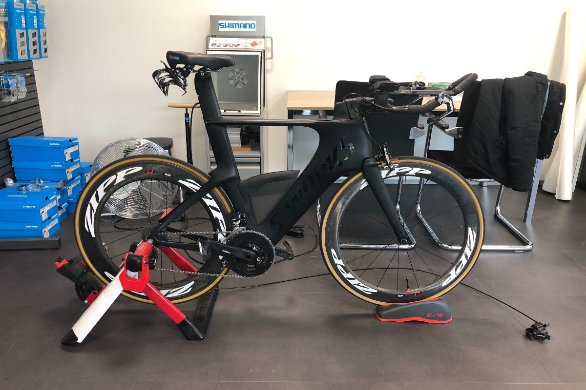bikefitting_com's tweet photo. Our fit studio at the Shimano Experience Centre in Valkenburg is open again, so triathlete Sven Boonen came in to have his position fine tuned for his half Ironman race later this season. A few adjustments should make for a strong bike leg after a long time without racing! https://t.co/TQRlKVlKwi