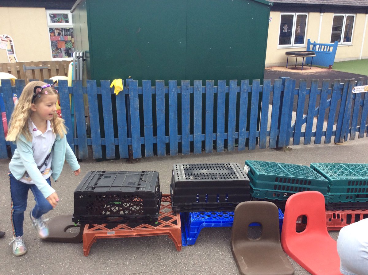 Miss_J_Archer's tweet photo. Some fabulous architects and construction workers! https://t.co/g3PbH6DmWF