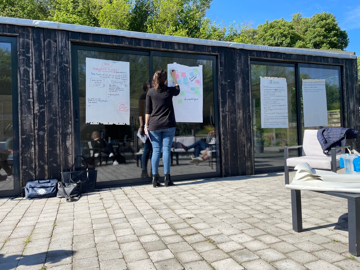 🇫🇷 Ce matin, une partie de l'équipe de <a href="/lavalvirtual/">Laval Virtual</a> s'est réuni à <a href="/Echologia/">Echologia</a> pour une session de brainstorming pour réfléchir aux actions environnementales, sociales et économiques à mettre en place au <a href="/L_V_Center/">Laval Virtual Center</a> et pendant nos #événements dans le cadre de la démarche #RSE 🌳