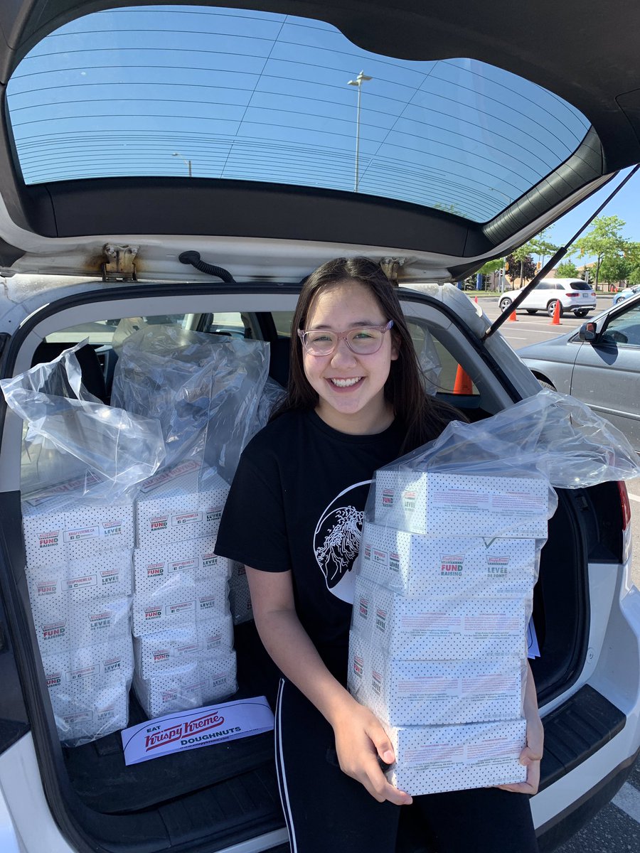 thisashleytay's tweet photo. I spent 11 hours on the road yesterday, delivering donuts for our @OpSmileCAN fundraising efforts, but it was so awesome to see the smiles on the faces of those who supported us! Thank you so much @KrispyKremeCan for your help! π
#LongestDayOfSMILES
#JoinTheSMILEMovement
#love https://t.co/iznlCfWEj0
