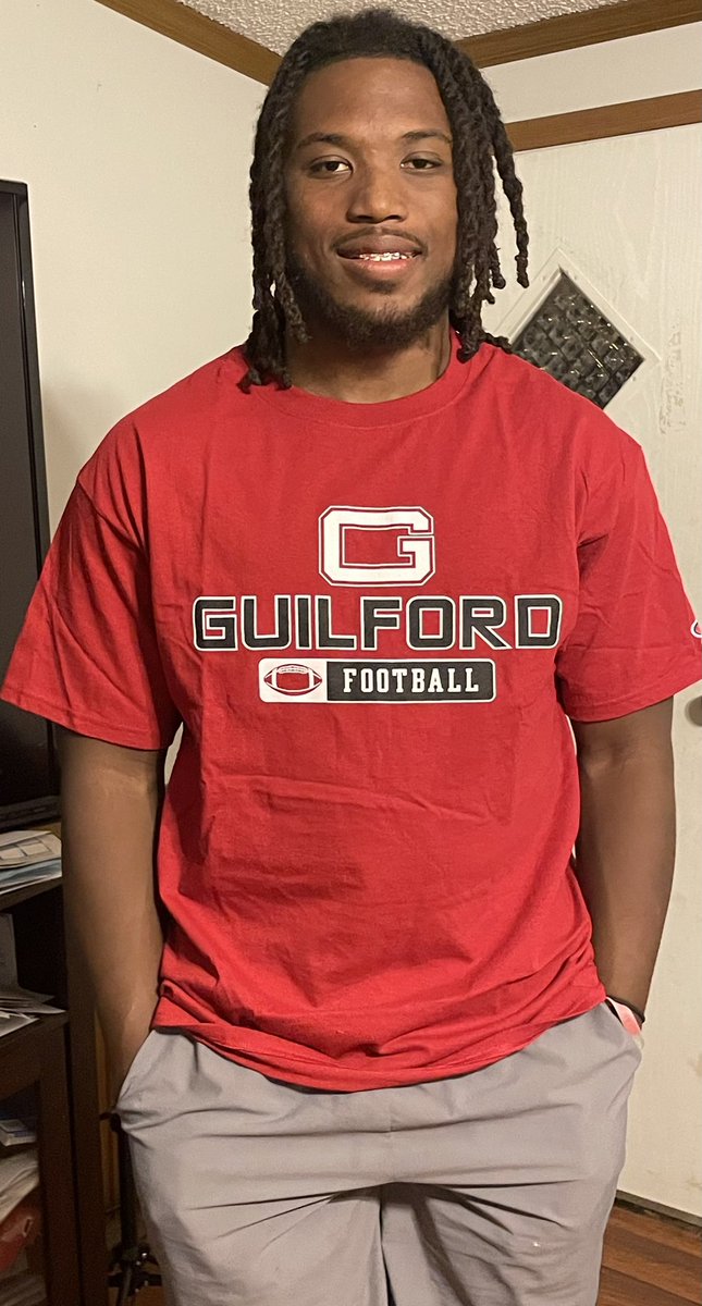 TerenceReynol10's tweet photo. Ready for my next move🎓🏈@GuilfordFB @goquakers https://t.co/NWtHAwSELS
