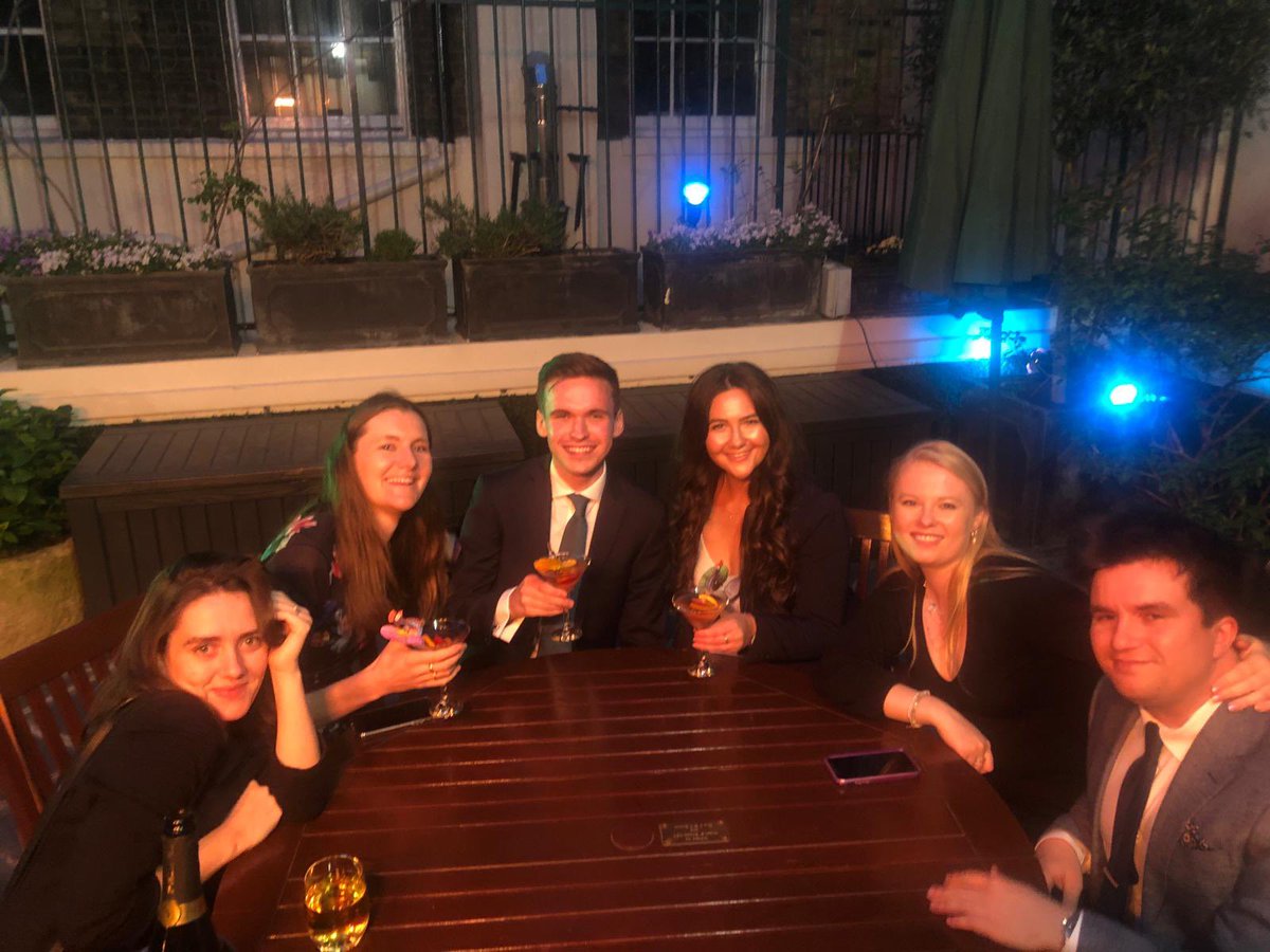 The first of many evenings on the Terrace... It was lovely to have our Younger Members’ Society back to the Club for their end of month drinks 🥂
#ymscaledonianclub #london #youngermembers #caledonianclub #belgravia #scotsinlondon #terrace #drinks #bar #alfrescodrinks #alfresco