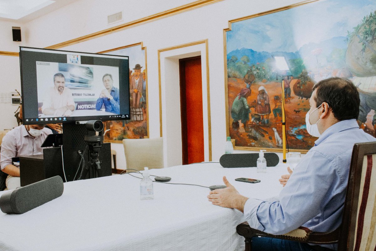 Esta noche presentamos la charla con <a href="/herrerayflia/">Oscar Herrera Ahuad</a>