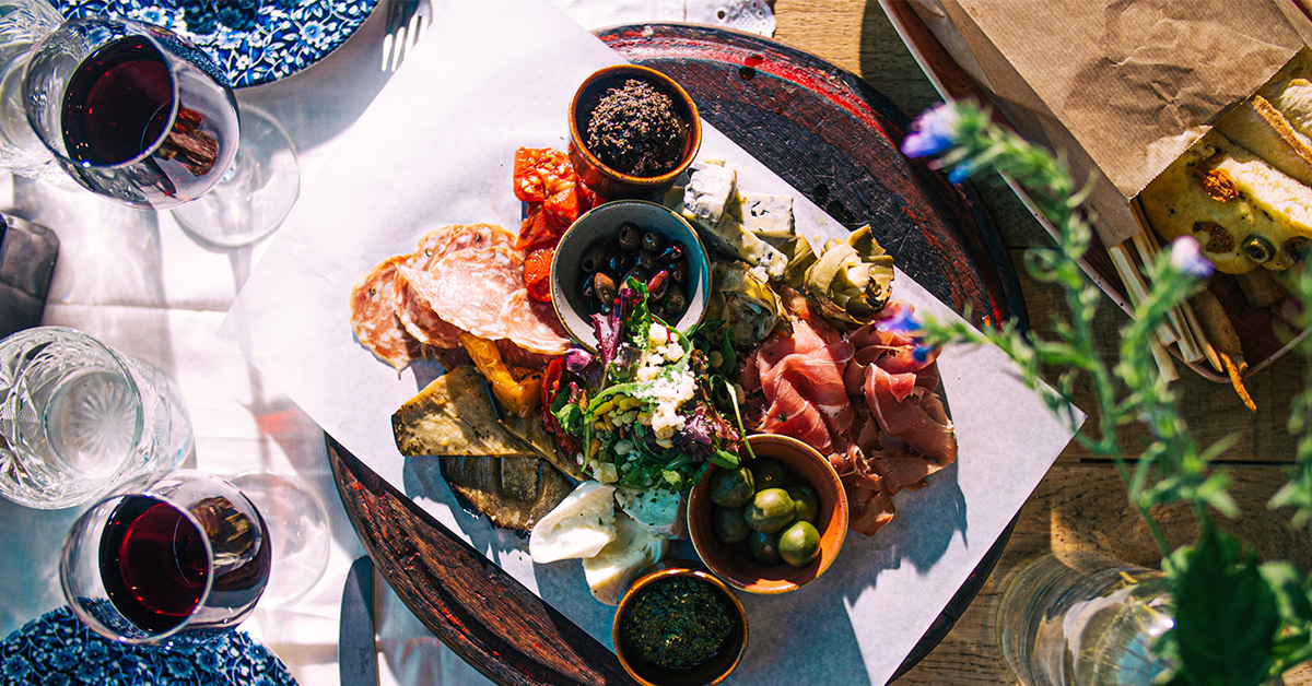 Vinexus_de's tweet image. Wir feiern Spaniens Vielfalt mit besonderen Weinen, Angeboten und Genussempfehlungen. Jenseits der bekannten Klassiker gibt es so viel zu entdecken … wiederentdeckte Rebsorten, aufstrebende Regionen, unbekannte Weingüter.¡Estupendo!🍷🧀🇪🇸
#SpainFoodNation
magazin.vinexus.de/tapas-wein-die…