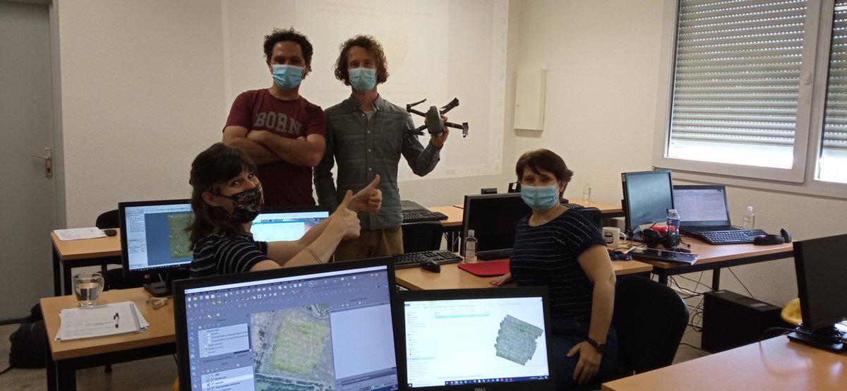 Thomas_IdGEO's tweet image. La team formateurs #IDGEO @jf_behm_IDGEO @LauraBabaali1 @cano_emmanuelle @Thomas_IdGEO  ravie de ces trois jours de formation drone avec Antoine Pouget #Bluegis Merci Antoine ! De la préparation de la mission terrain à la production d&apos;orthophoto (1cm), mne, mnt ...