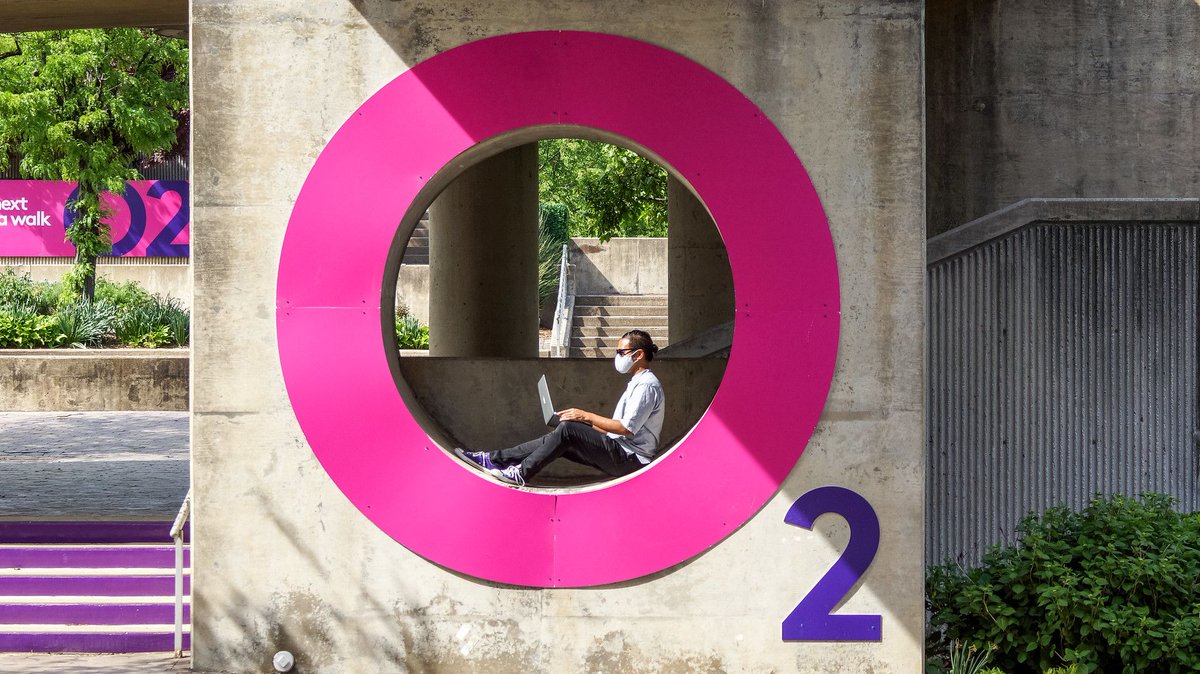 RosslynVA's tweet photo. π» The #RosslynO2: Outdoor Office will close for the summer after Friday, June 11! Make sure to get your reservation in for your own personal workspace complete with wifi, chargers and more: https://t.co/wmqQBMEX4D https://t.co/ewIN7LgS9z