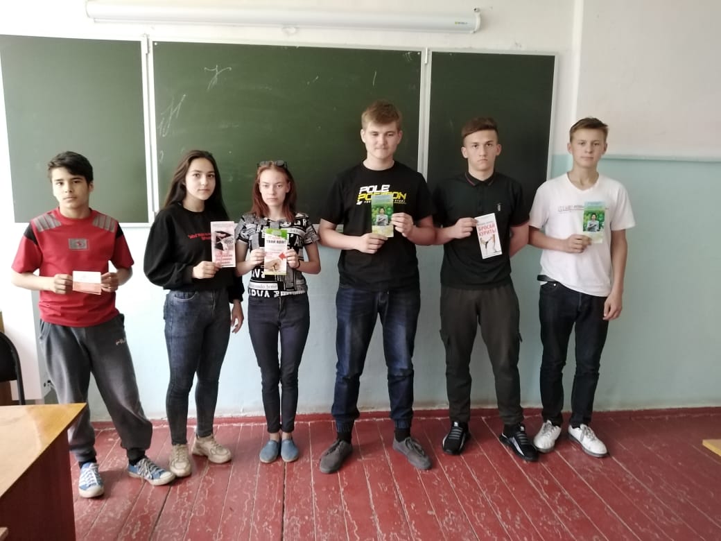 С учащимися МОУ "Урусовский ЦО" проведено тематическое мероприятие о вреде курения, как пассивного, так и активного, методах борьбы с вредной привычкой. Особое внимание было уделено причинам курения в подростковом возрасте