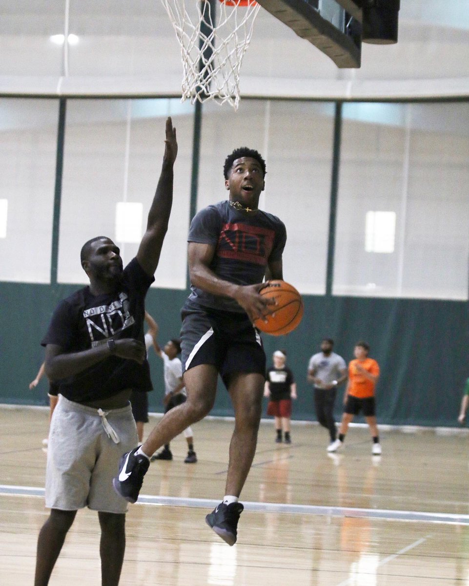 CoachPippen's tweet photo. @callmejaheim always coming to work 🏀🤳 https://t.co/PEuDIulXvC