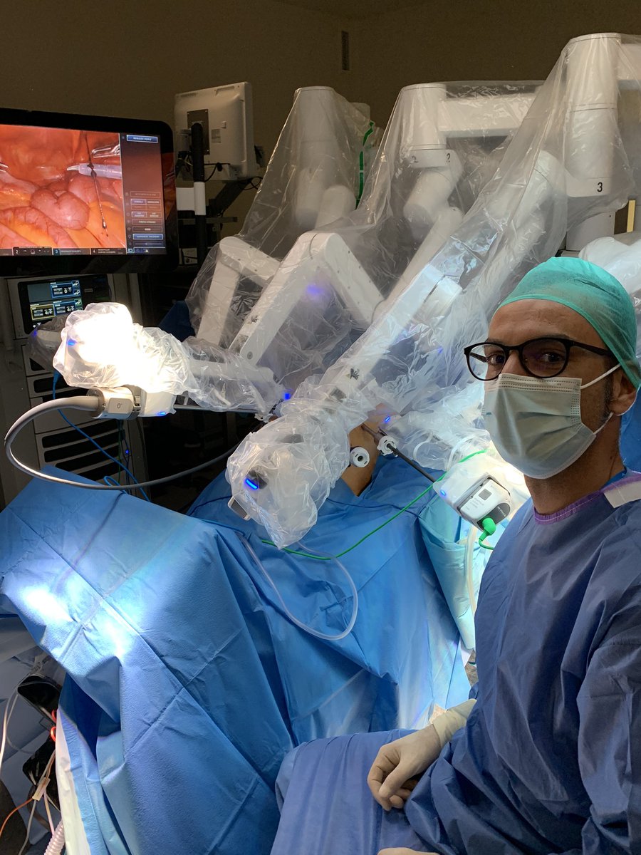 UrologiaB's tweet photo. Hoy finaliza su estancia en UCB el Dr José Fernández Docampo ( R4)! Nos deja un grato sabor! Excelente persona, trabajador incansable y brillante profesional ! Gracias por tu implicación, aportaciones y cualificada ayuda! Te deseamos un futuro a tu altura! 😘💪👍 https://t.co/fDimINyh1O