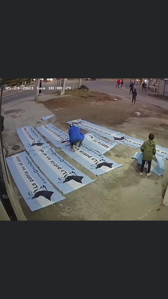 ElFederal_'s tweet photo. LA DOBLE VARA DEL INTENDENTE ACHAVAL

A los pilarenses nos pide que nos quedemos en nuestras casas, nos obliga a cerrar las puertas de nuestros negocios a las 18hs, nos prohibe abrir los locales gastronomicos y nos exige diariamente que cumplamos con el distanciamiento.
👇🏼 https://t.co/8NPd6ibrrK