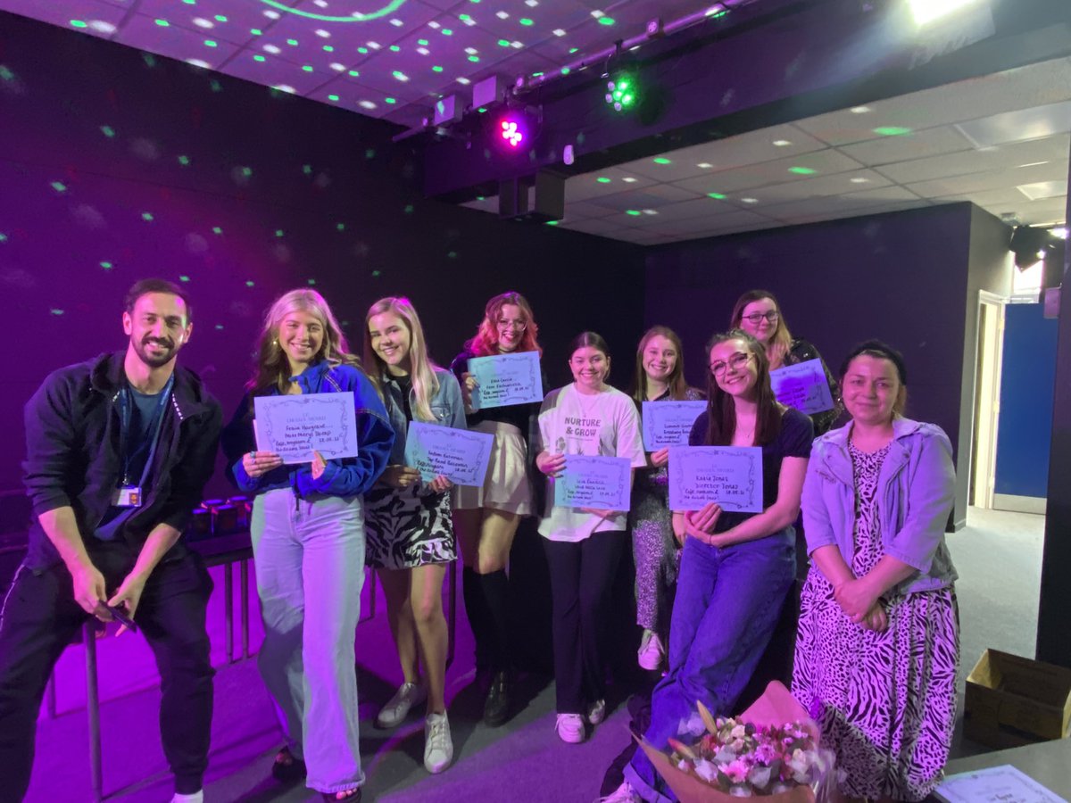 DramaatLC's tweet photo. We’re gonna miss this fab bunch!! What a talented group who have done an amazing job against the odds!! Best wishes as they leave us today and start new adventures!! 🤩💪👏👏 https://t.co/a4n2cDigIt