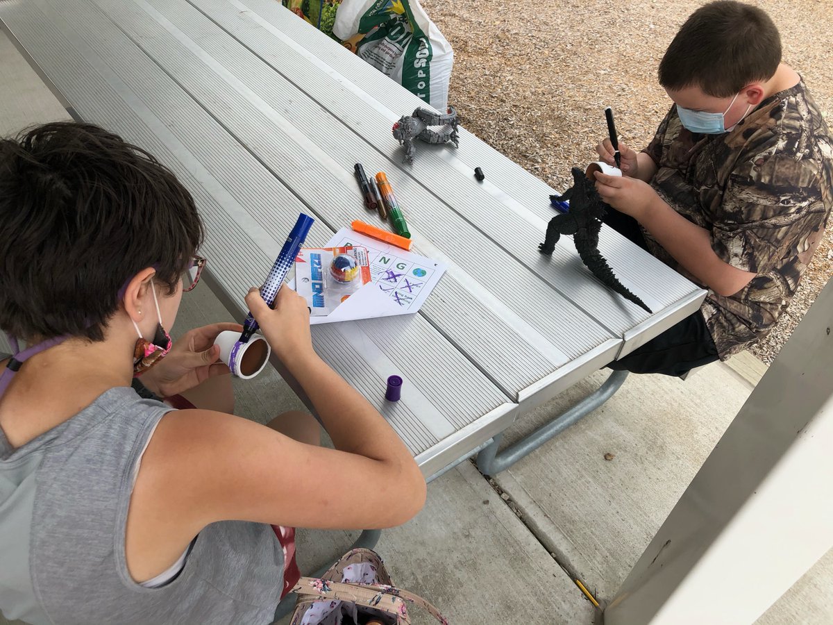 MrsButler00's tweet photo. Lots of fun at Big Brother Big Sister this week! Students started out with an Earth day bingo game, and finished with snacks, a reading of the Lorax, &amp; planting flowers in their hand-decorated pots🌻🌞🌈 Thank you to all of the high school leaders for such an enjoyable meeting! https://t.co/gxve9ZG9Zh