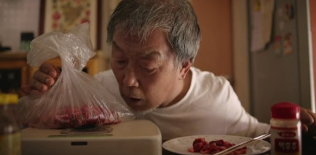 cinemuach's tweet photo. 15 menit sederhana yang serasa membawa lagi memoriku ke belakang, sesederhana ingin orang tua duduk makan bersama, berbagi cerita di meja makan, dan melihat masakannya disantap habis oleh anak-anaknya.

Film pendek Korea. Minim dialog, tapi endingnya berasa 💔

Judulnya "A DAY" https://t.co/927FJrgxMC