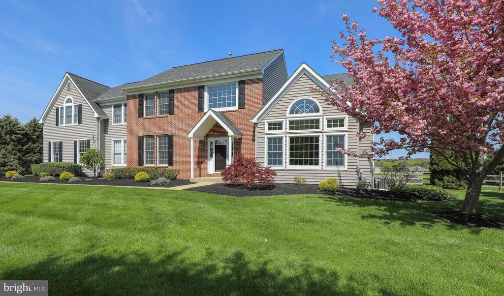 ClassHarlan's tweet photo. #ClassHarlanRealEstate Proudly offered for $835,000. 180 Ash Way in #Doylestown. Call us at 215-348-8111 to schedule a showing! https://t.co/gcxgrqj6eb