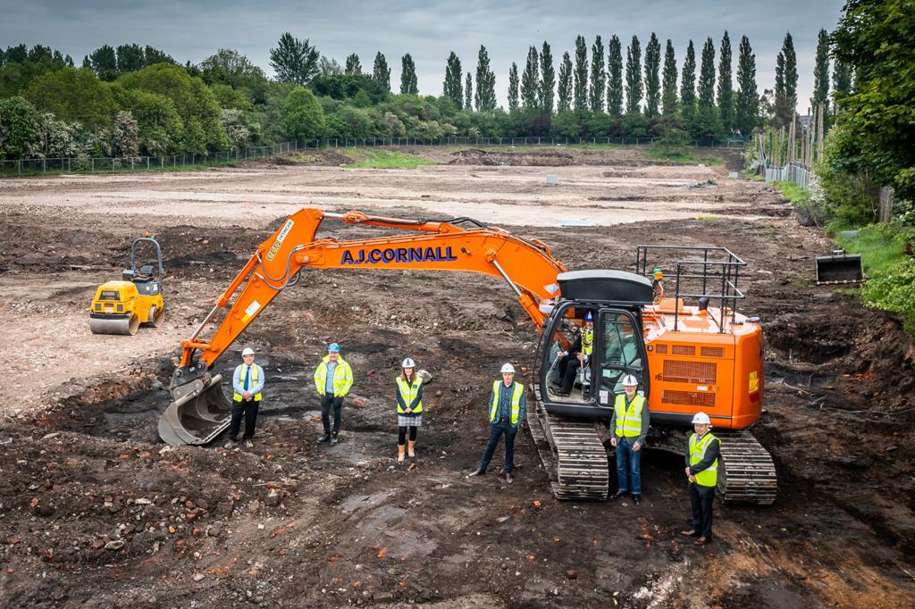 MattH_GPHG's tweet photo. Great to be out on site today in home town #Stockport with Mayor Adrian Nottingham in the digger. About 50 / 50 new #SocialRent &amp; #SharedOwnership with a few #MarketSale too @MyGreatPlace @PlumlifeHomes @CubeHomes @StockportMBC @HomesEngland @GphgHspencer @GP_DevTeam https://t.co/M95MWtHdZc