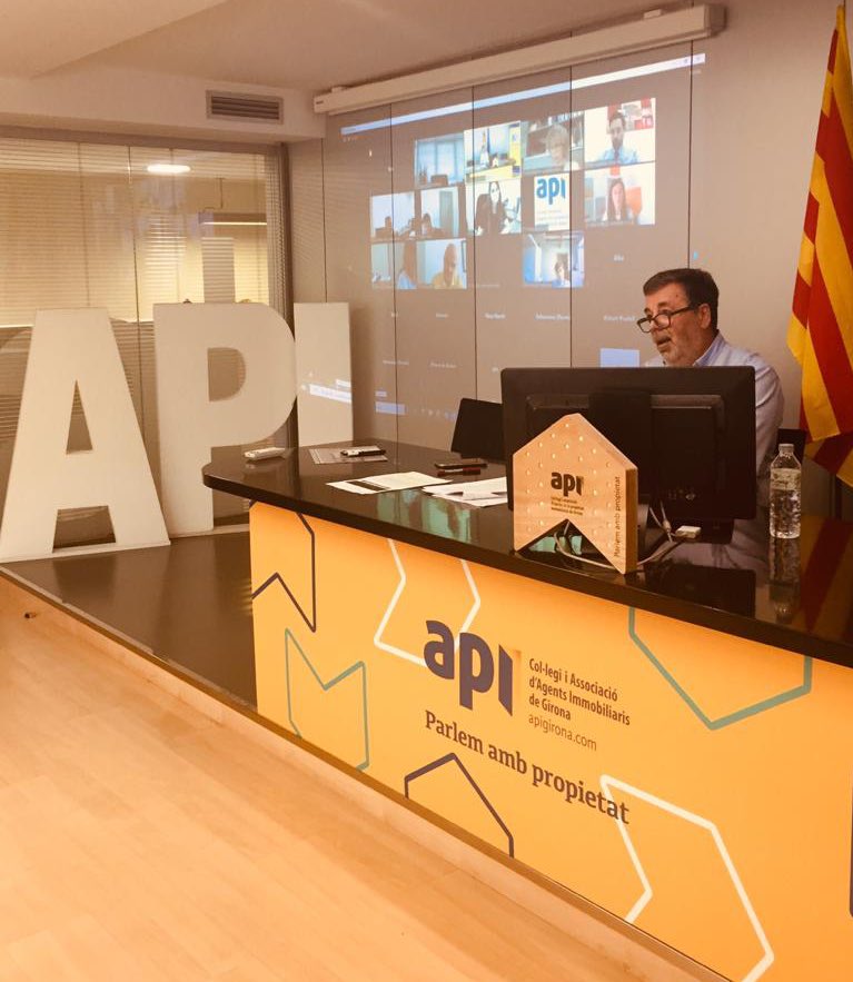 apigirona's tweet image. En el darrer #cafèDelsAPI amb l’assessor jurídic del col·legi, en @carlesbalbin, vam parlar sobre els #okupes d’immobles i com actuar en cada ocasió segons la llei 🏠

apigirona.com
#aprenent #api #apiGirona #parlemAmbPropietat