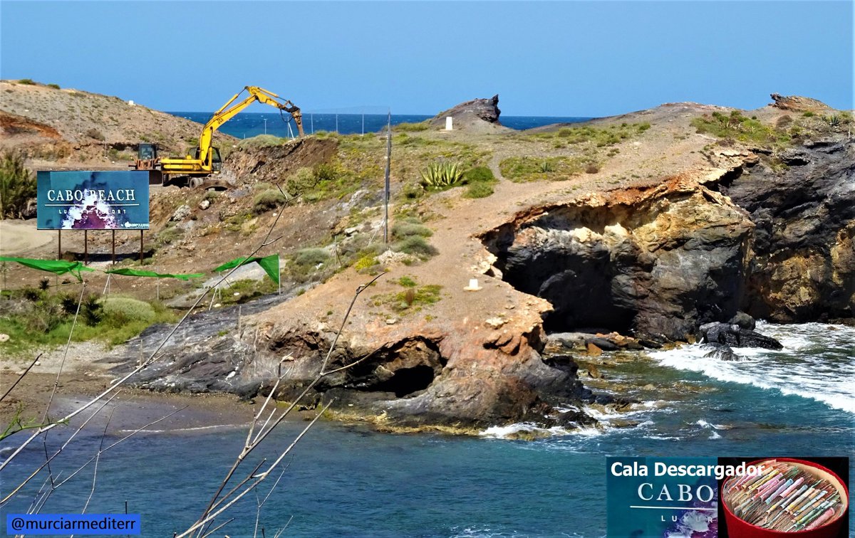 Ginesmir's tweet photo. Decidme que no es cierto que estén destrozando lo que queda de Espacio natural en Cala Flores  (Cabo de Palos) para hacer otros 13 dúplex de luj..., perdón, de mierda. @NoeliaArroyoHer @AytoCartagenaES https://t.co/Pp51IJuvLI