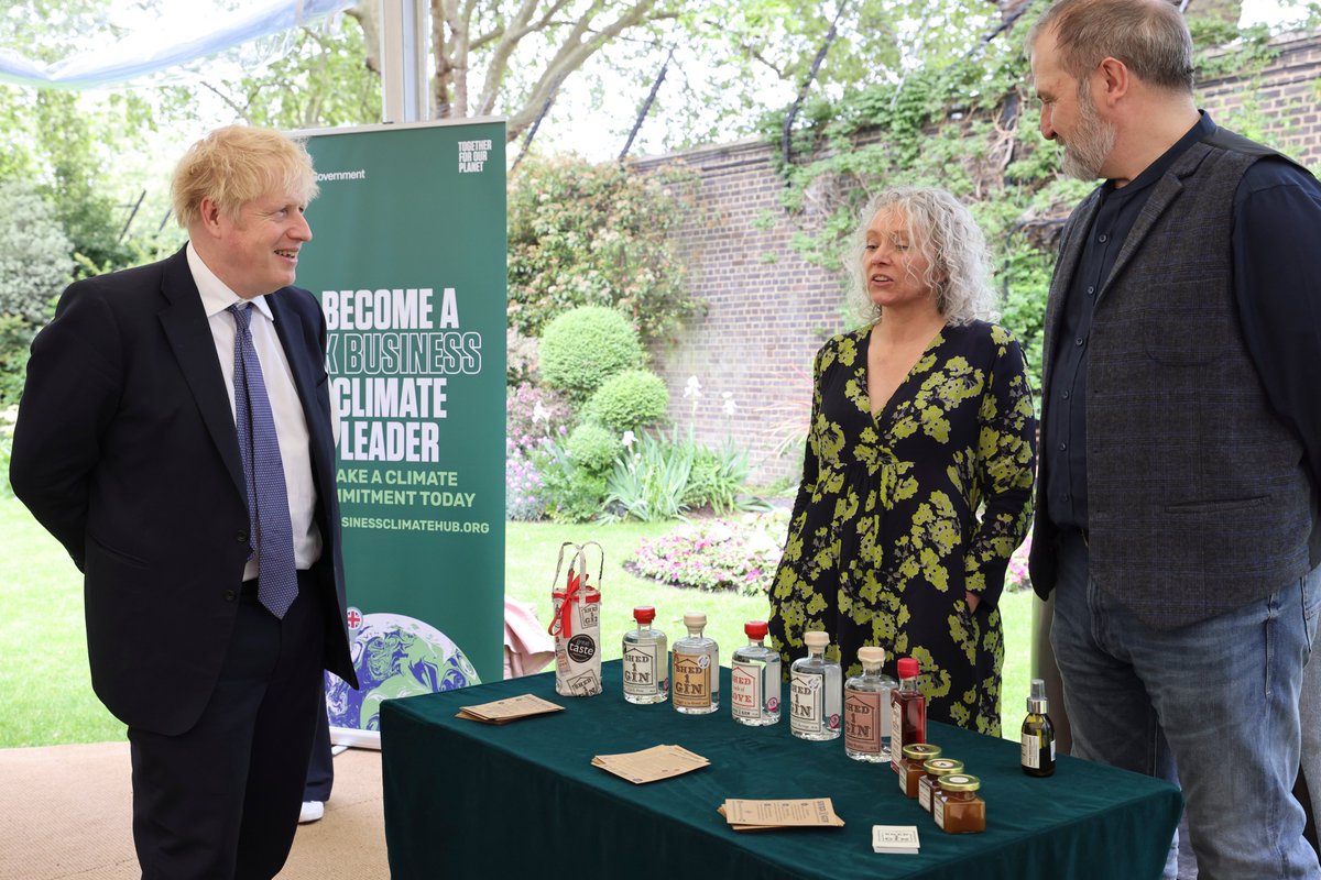 10DowningStreet's tweet image. Today PM @BorisJohnson met with small businesses who've made a net zero commitment, helping them to grow and seize new opportunities.

You can do it too. Make a pledge and find a range of practical tools to cut emissions here: smeclimatehub.org/uk

#TogetherForOurPlanet