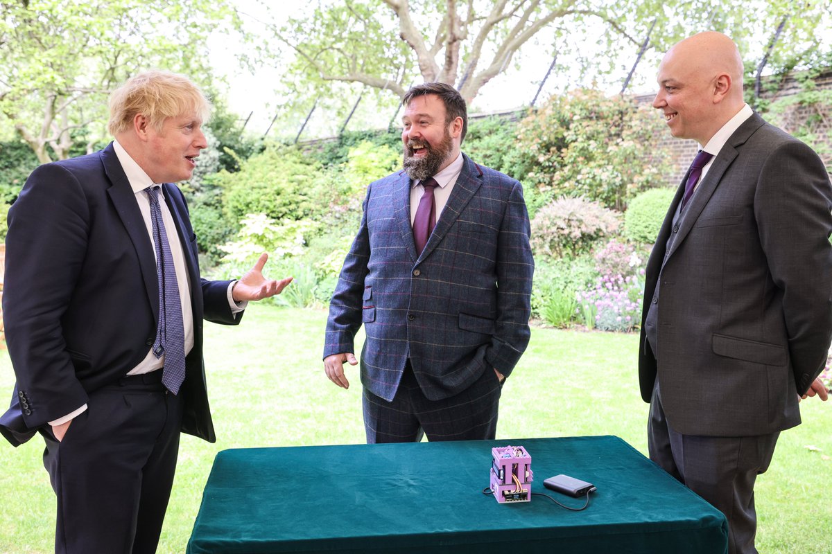 10DowningStreet's tweet image. Today PM @BorisJohnson met with small businesses who've made a net zero commitment, helping them to grow and seize new opportunities.

You can do it too. Make a pledge and find a range of practical tools to cut emissions here: smeclimatehub.org/uk

#TogetherForOurPlanet
