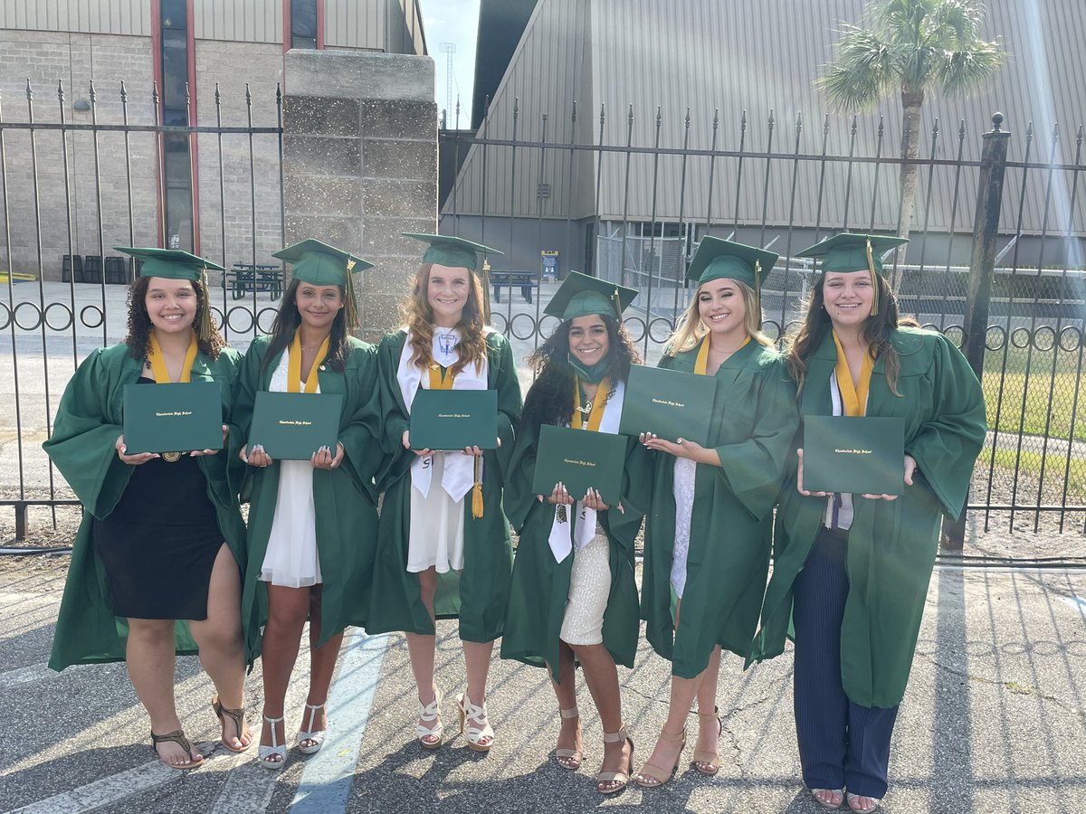 chambosftbl's tweet photo. Congratulations to all 6 of our gorgeous Seniors on Graduating yesterday! We are so incredibly proud of you and Chamberlain will not be the same without you! 💚💛🥎🎓 #ThisIsChamberlain #OnceAChiefAlwaysAChief https://t.co/4hccYJVZuO